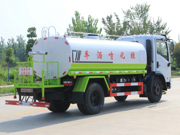 國(guó)六東風(fēng)大福瑞卡9.2噸灑水車(chē)