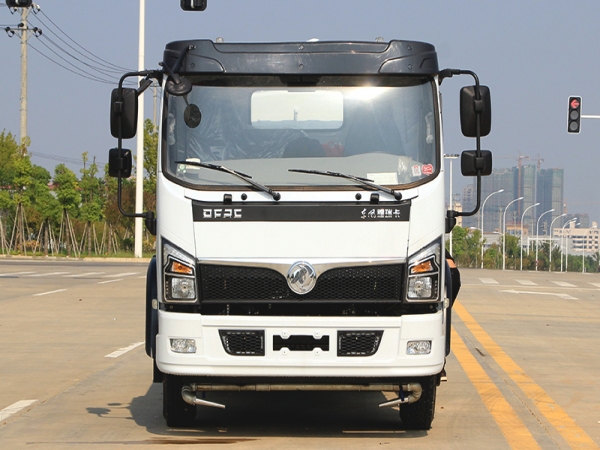 國(guó)六東風(fēng)大福瑞卡9.2噸灑水車(chē)