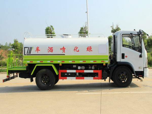 國(guó)六東風(fēng)大福瑞卡9.2噸灑水車(chē)